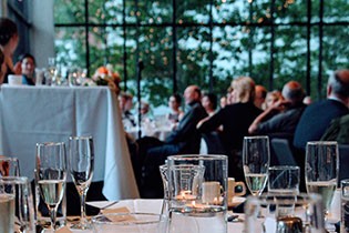 A Time-Honored Tradition: The Top Table Arrangement at Weddings in the UK